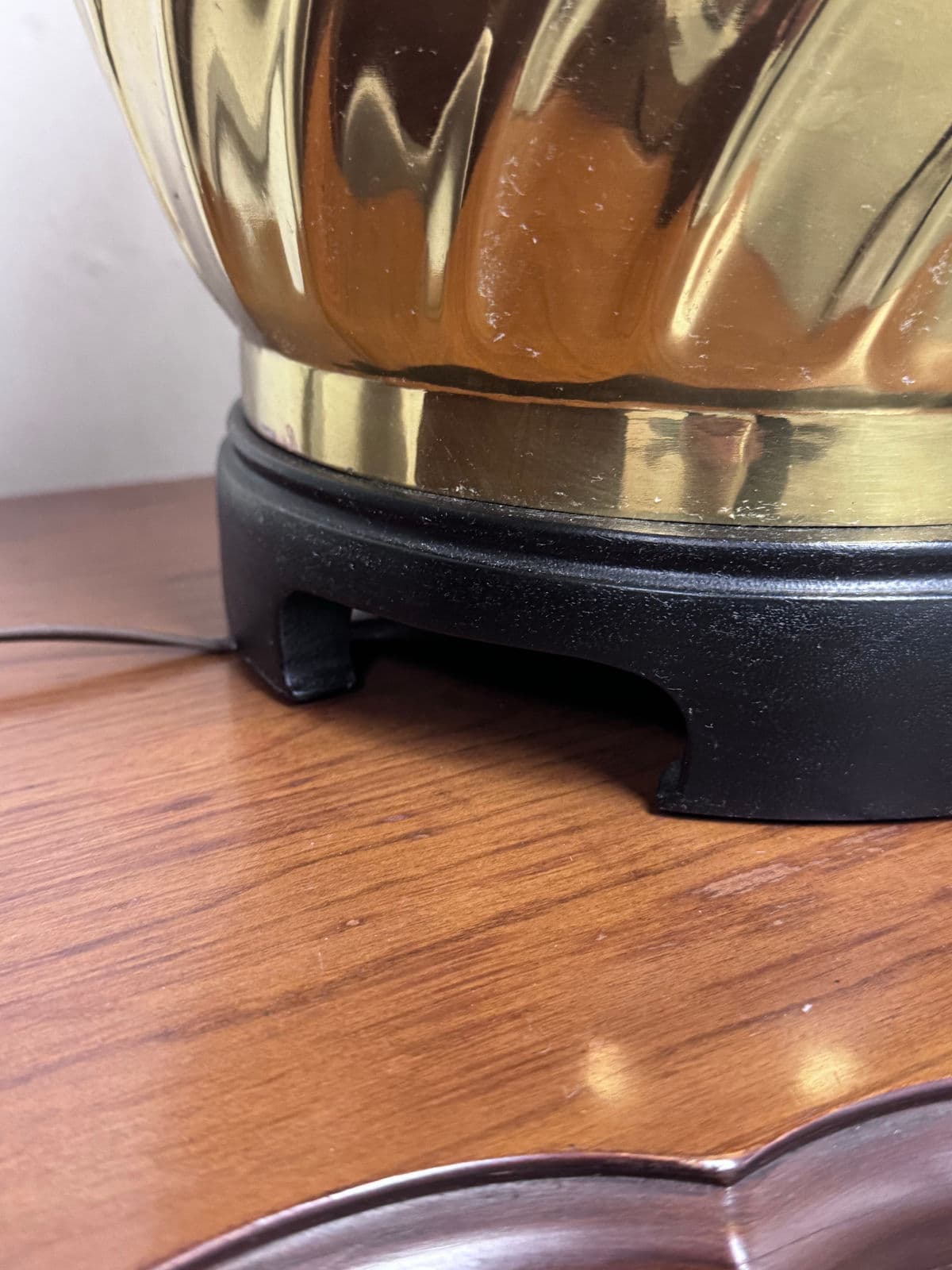 Vintage Polished Brass Swirl Urn Table Lamp - Thumbnail 13