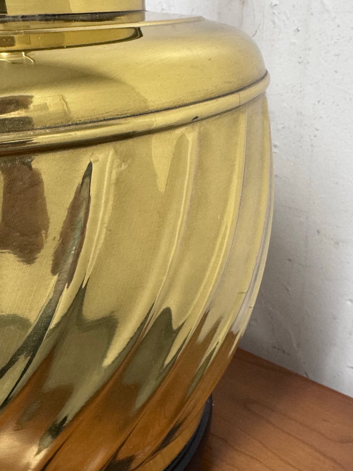 Vintage Polished Brass Swirl Urn Table Lamp - Thumbnail 8