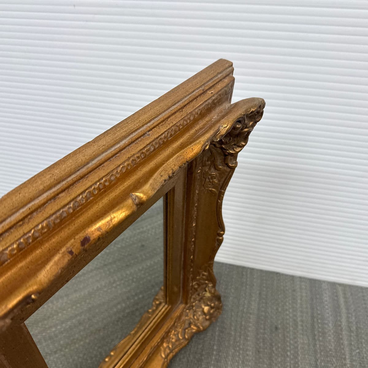Vintage Gilt Carved Wall Mirror - Thumbnail 8