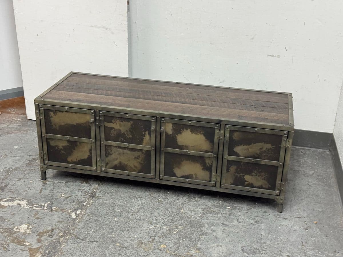 Combine9 Industrial Media Console - Thumbnail 4