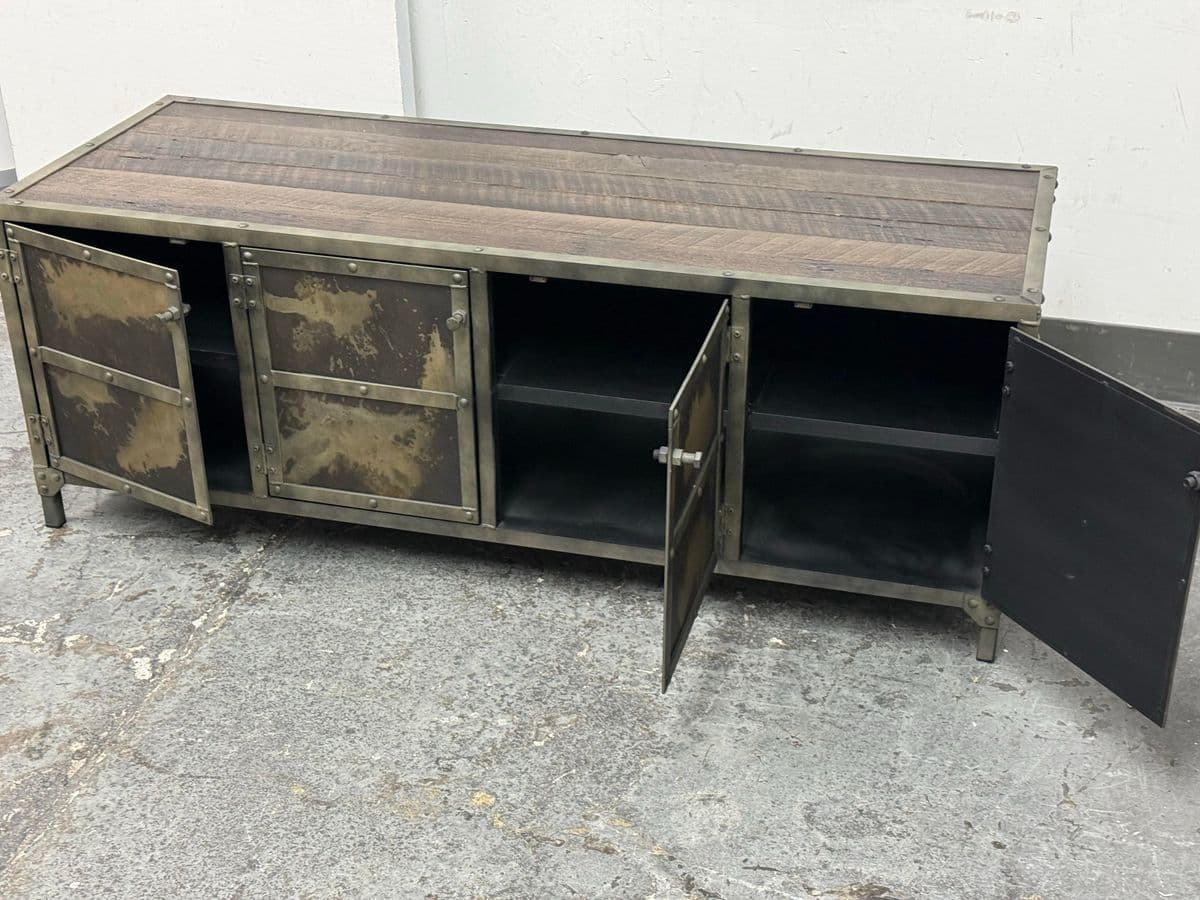 Combine9 Industrial Media Console - Thumbnail 5