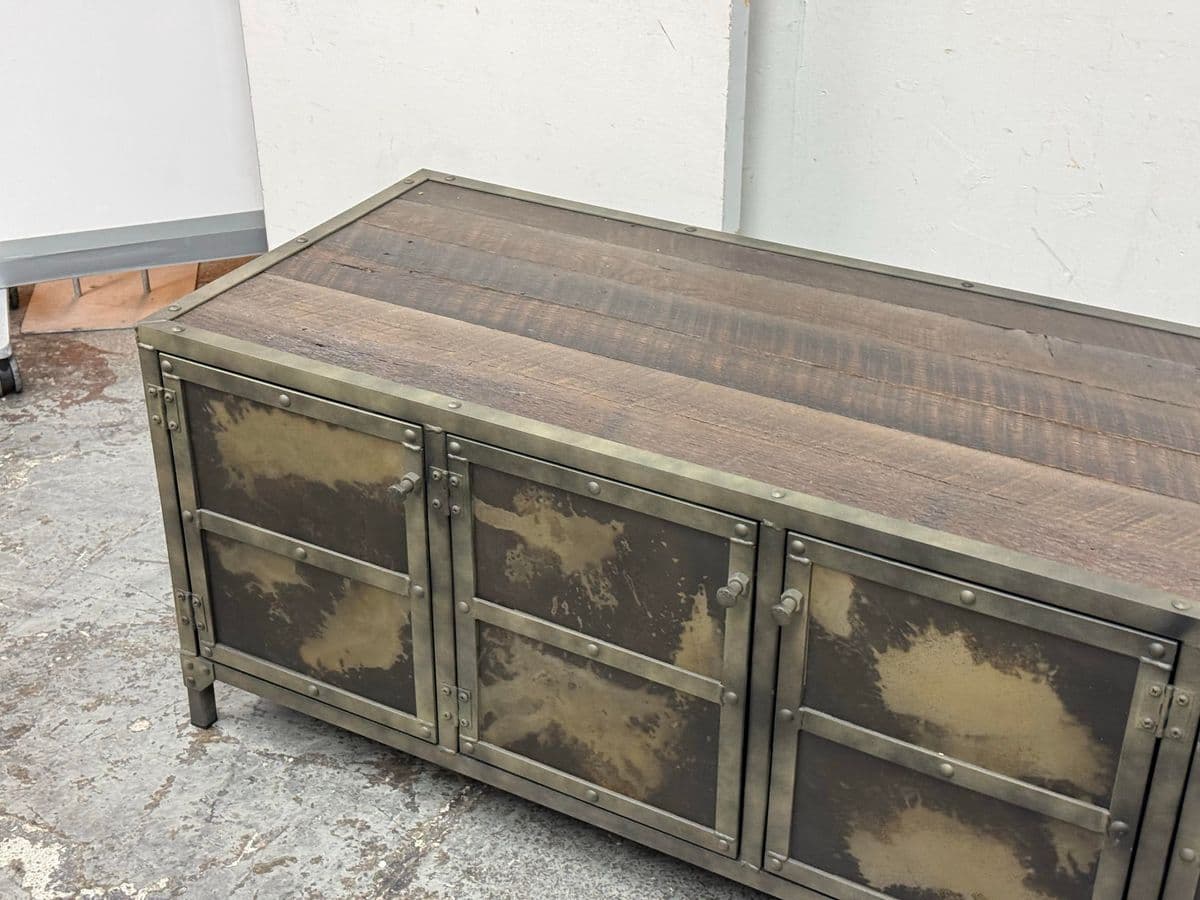 Combine9 Industrial Media Console - Thumbnail 10