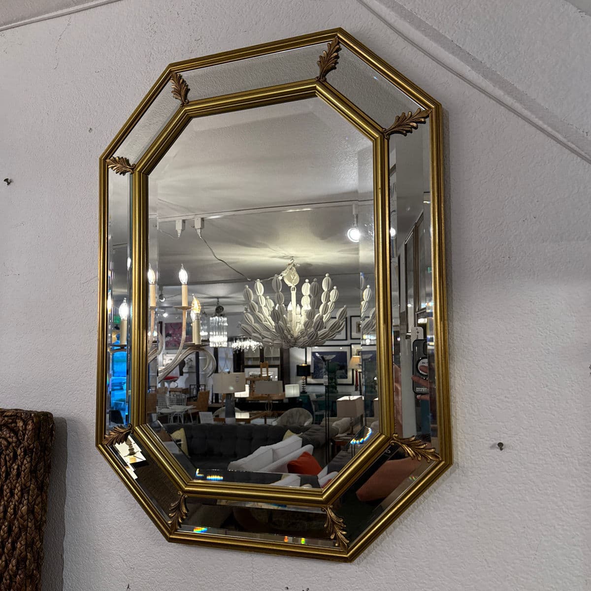Late 20th Century Bombay Company Florence Italian Beveled Gold Gilt Octagonal Mirror. - Thumbnail 8