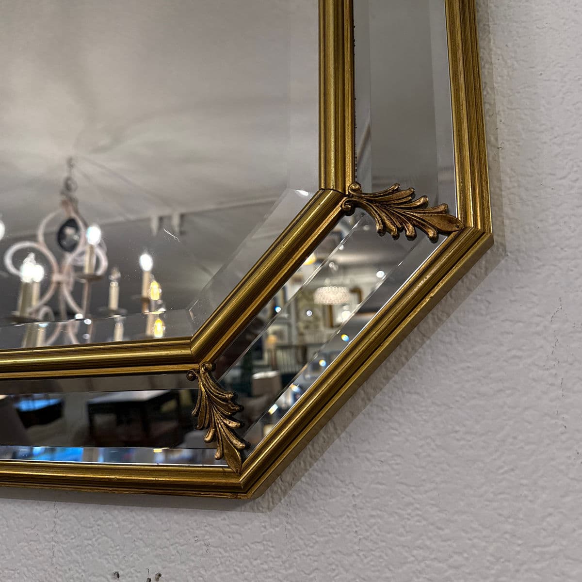 Late 20th Century Bombay Company Florence Italian Beveled Gold Gilt Octagonal Mirror. - Thumbnail 7