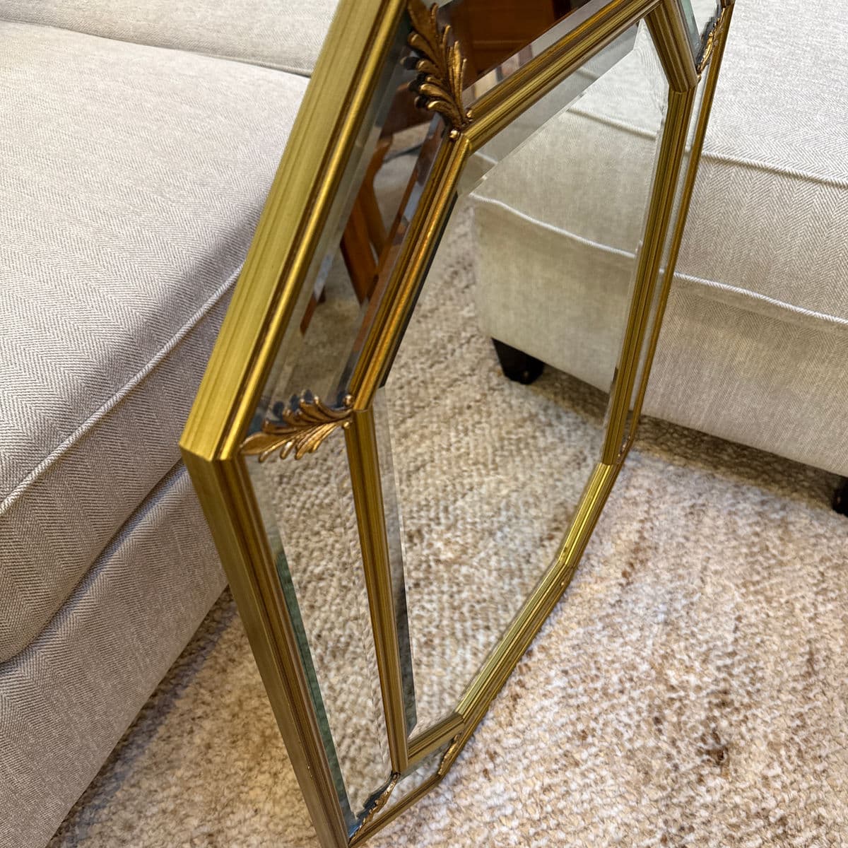 Late 20th Century Bombay Company Florence Italian Beveled Gold Gilt Octagonal Mirror. - Thumbnail 5