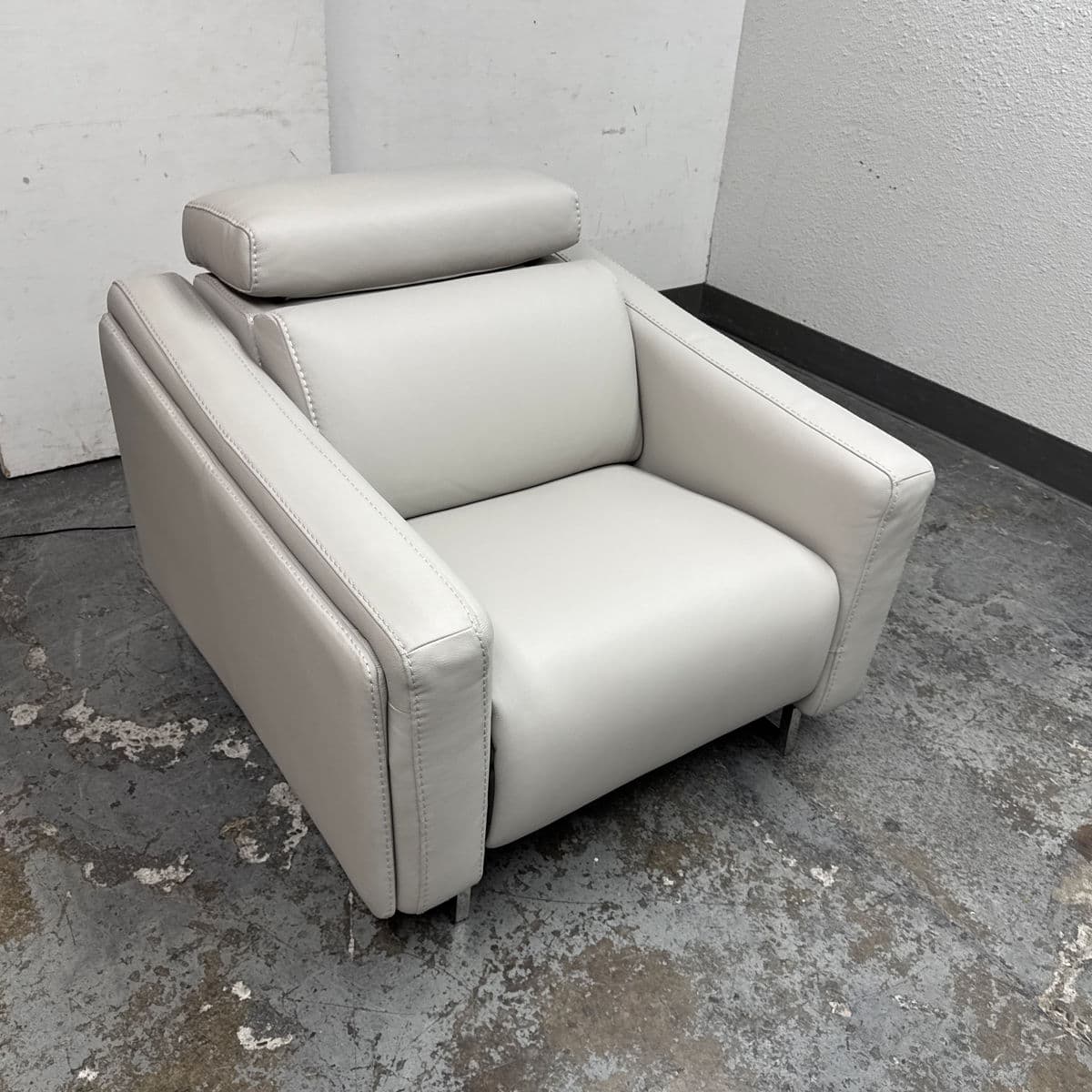 Loggia Showroom Athos Leather Power Recliner, Frozen - Thumbnail 3
