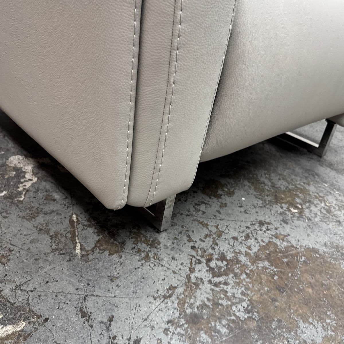 Loggia Showroom Athos Leather Power Recliner, Frozen - Thumbnail 13