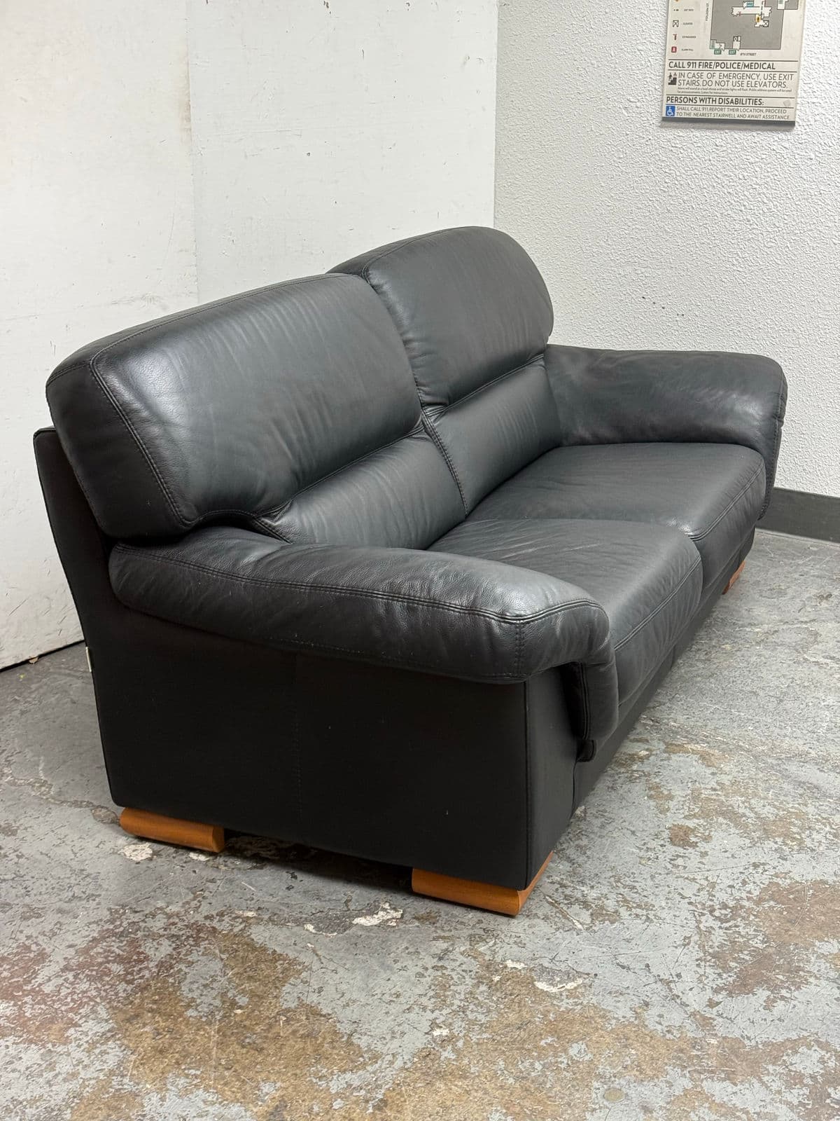 Gamma Arredamenti Full-Grain Leather Italian Sofa, Black - Thumbnail 8