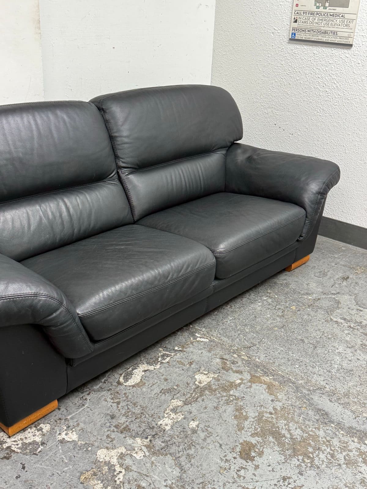 Gamma Arredamenti Full-Grain Leather Italian Sofa, Black - Thumbnail 7