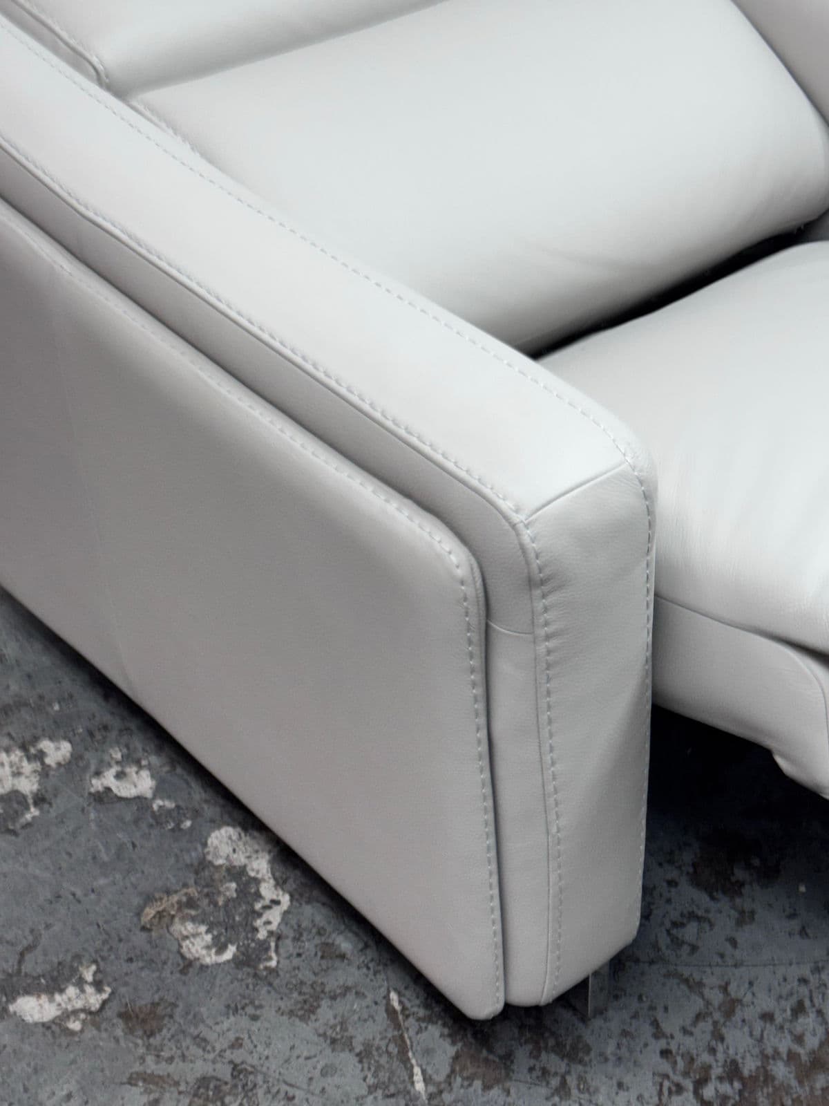 Loggia Showroom Athos Leather Power Recliner, Frozen - Thumbnail 4