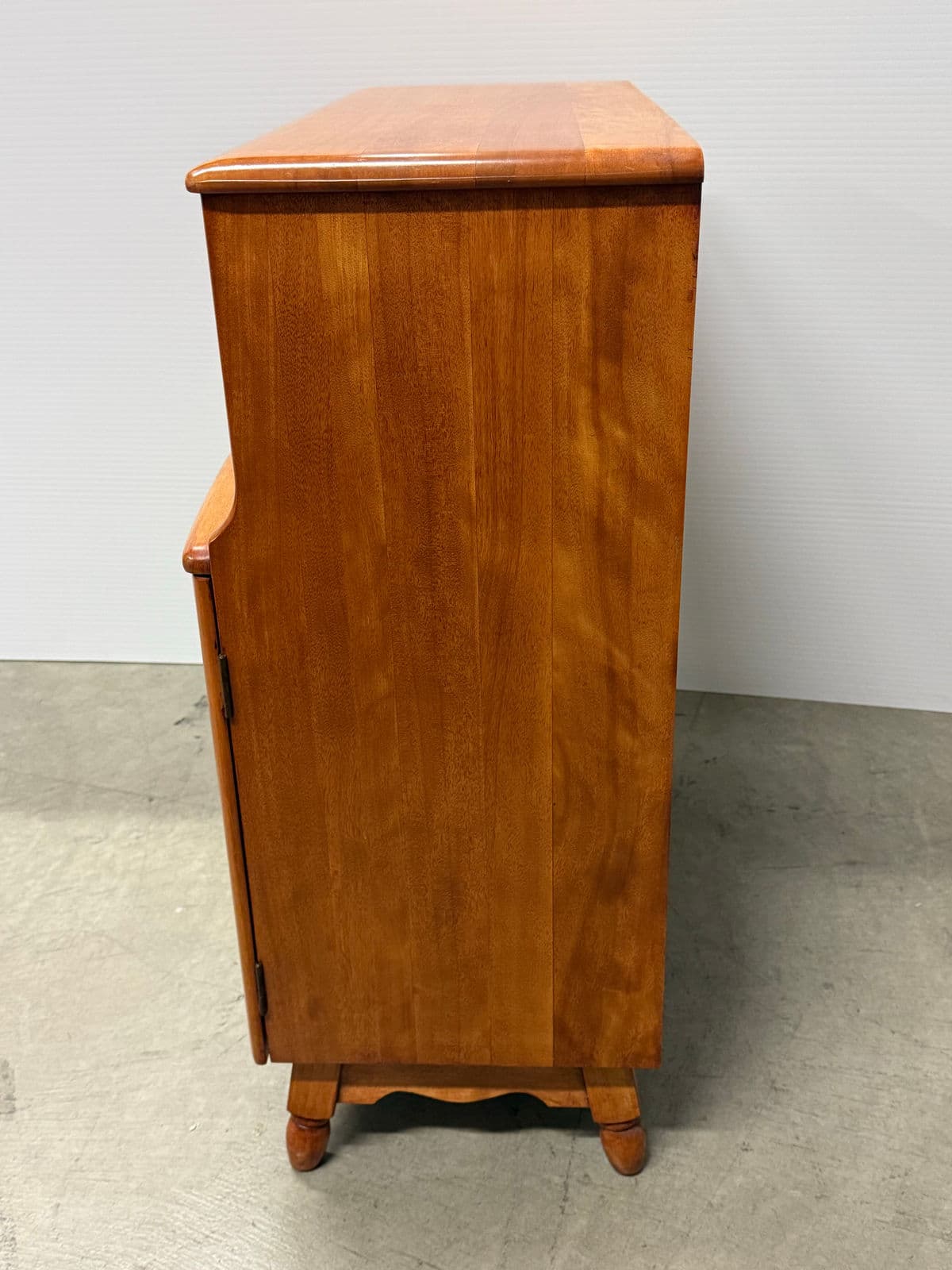 1950s Heywood Wakefield Vintage Colonial Cabinet - Thumbnail 6