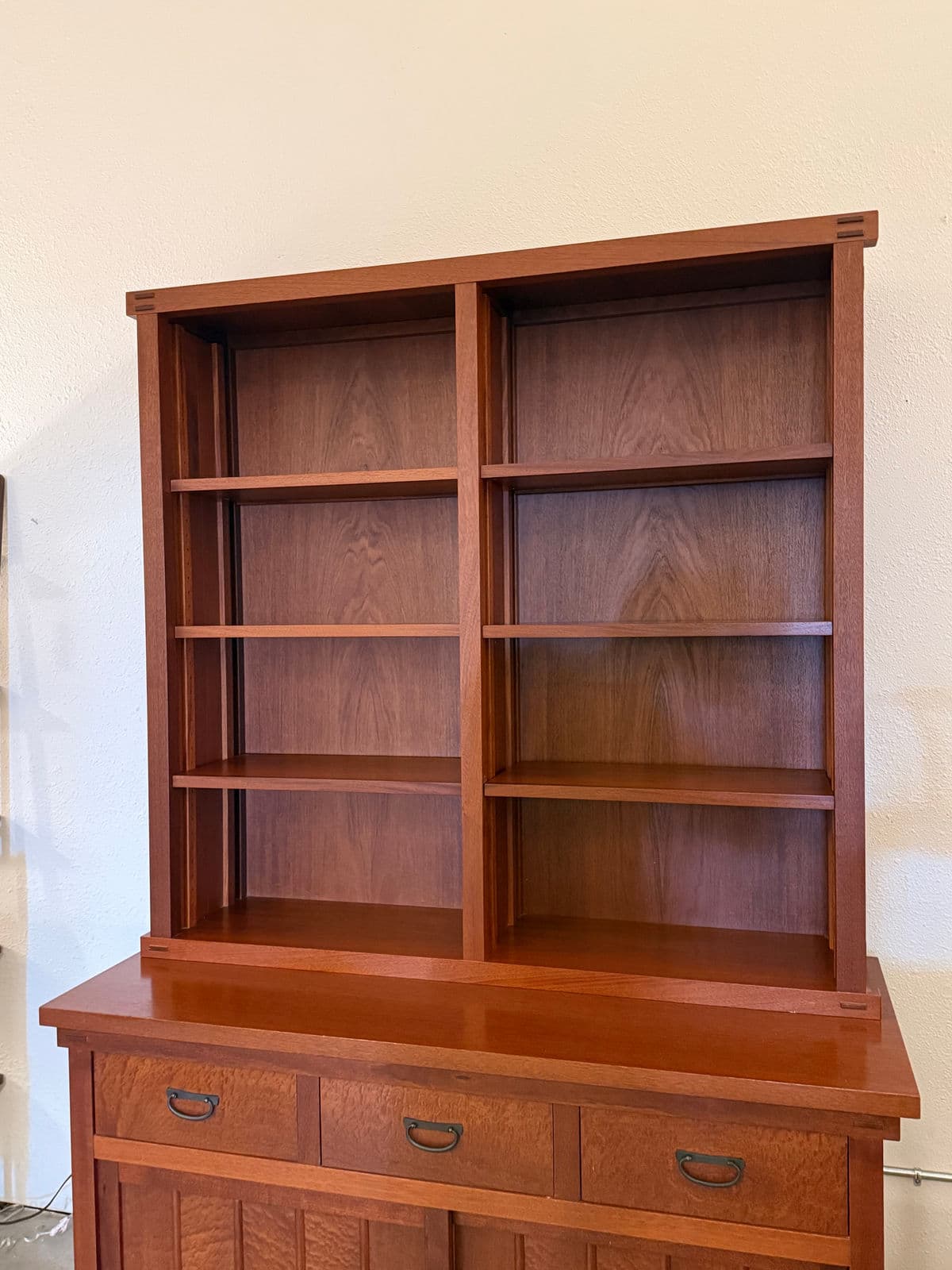 Late 20th Century Berkeley Mills Honduras Mahogany Wood China Cabinet - Thumbnail 6