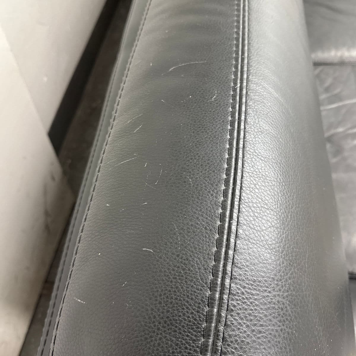 Gamma Arredamenti Full-Grain Leather Italian Sofa, Black - Thumbnail 12