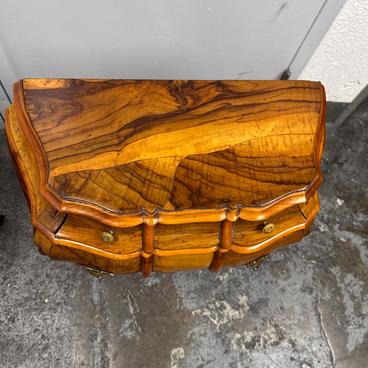 Mid 20th Century Rococo Italian Style Olive Wood Nightstands, Pair - Thumbnail 13