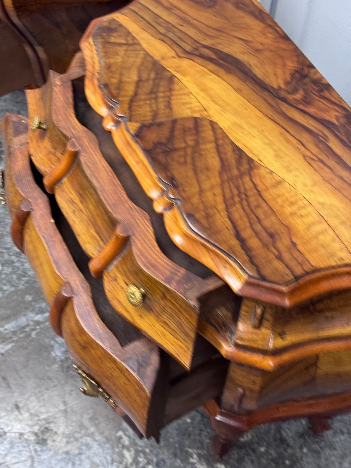 Mid 20th Century Rococo Italian Style Olive Wood Nightstands, Pair - Thumbnail 8