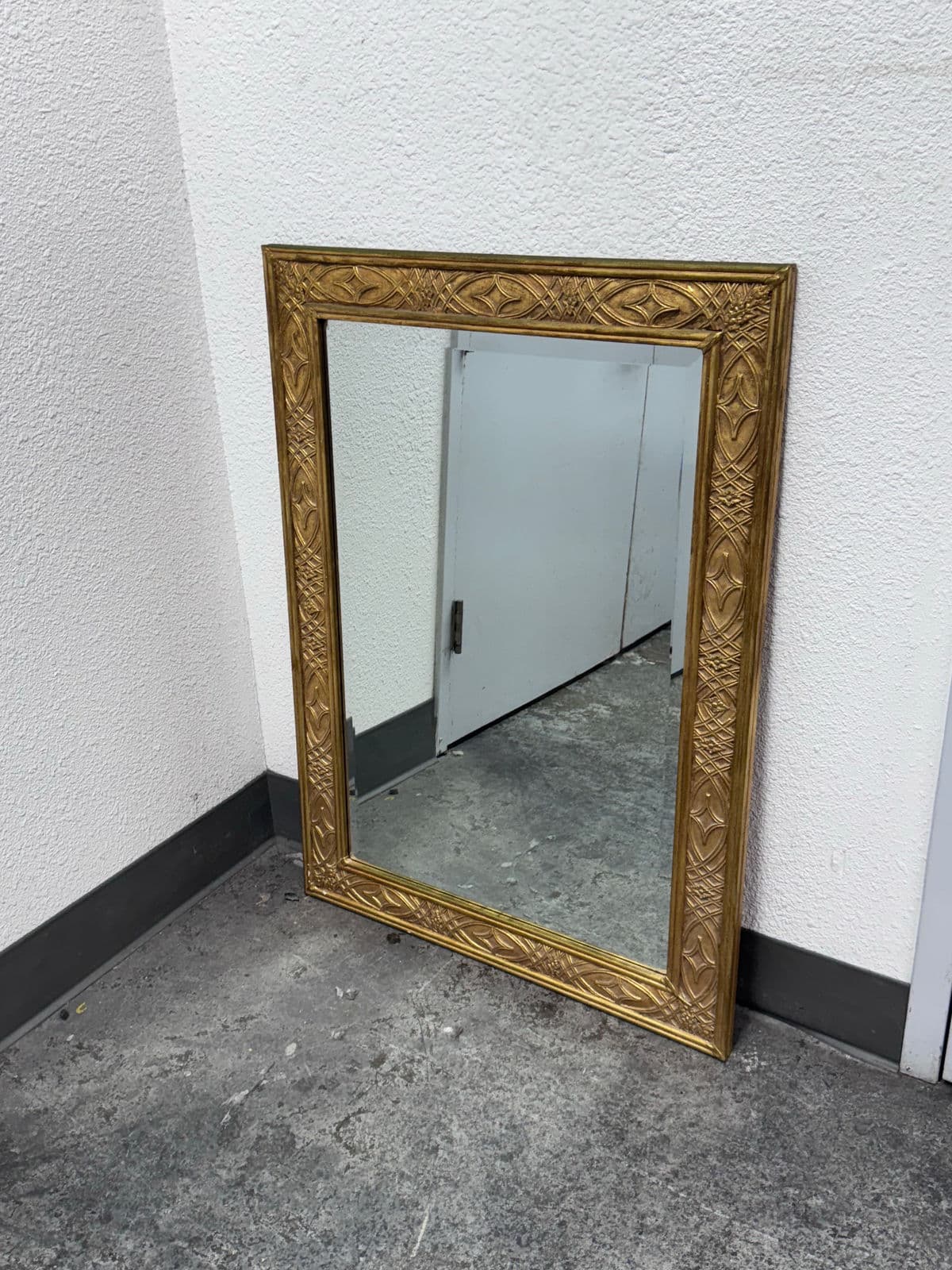 Decorative Arts, Inc Gold Framed Wall Mirror - Thumbnail 6