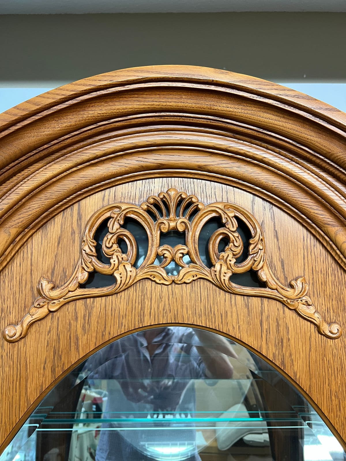 Pulaski Traditional Oak Wood Curio Cabinet - Thumbnail 3