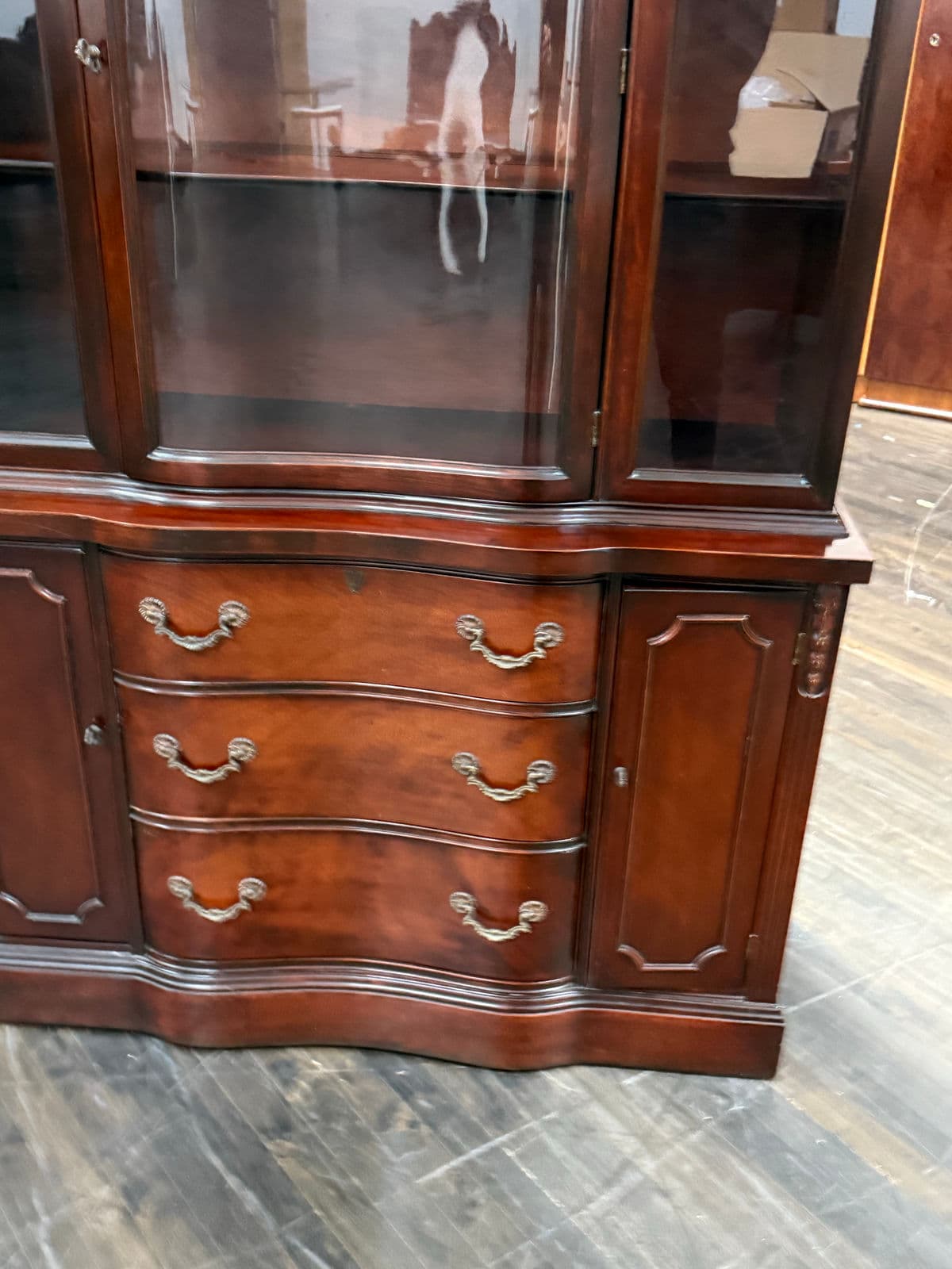 Late 20th Century Mahogany China Cabinet - Thumbnail 9