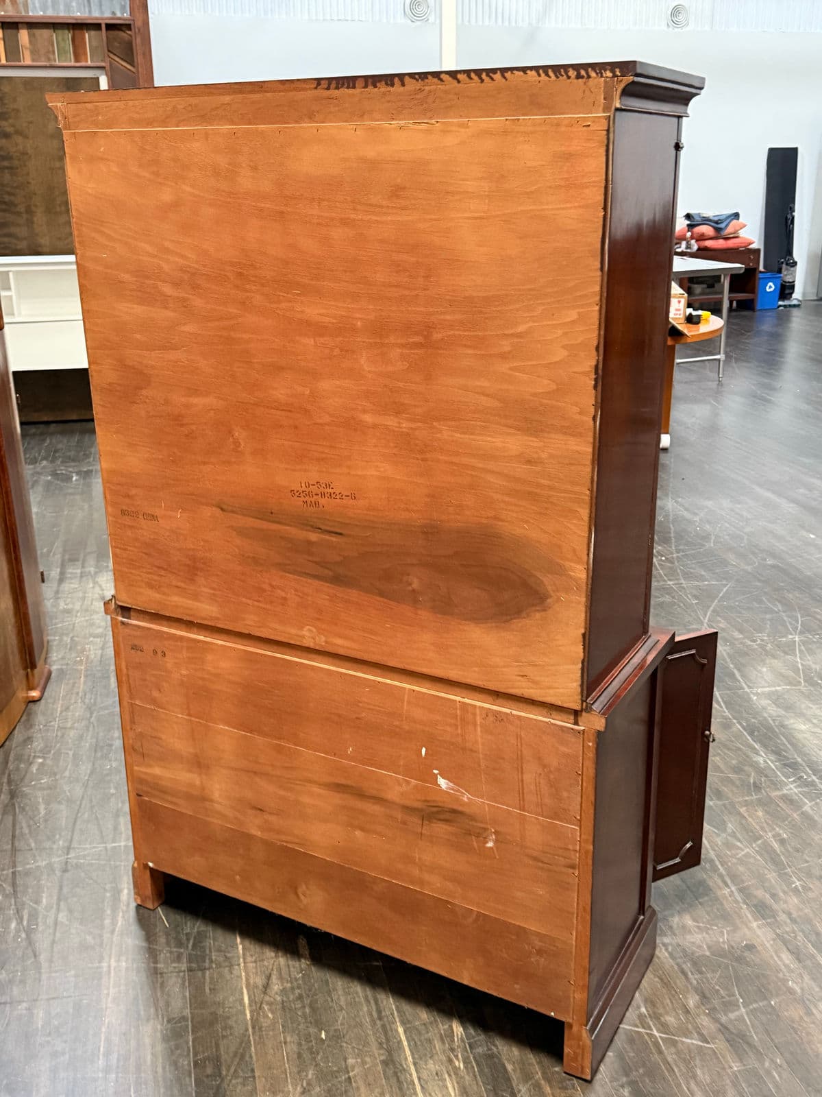 Late 20th Century Mahogany China Cabinet - Thumbnail 8