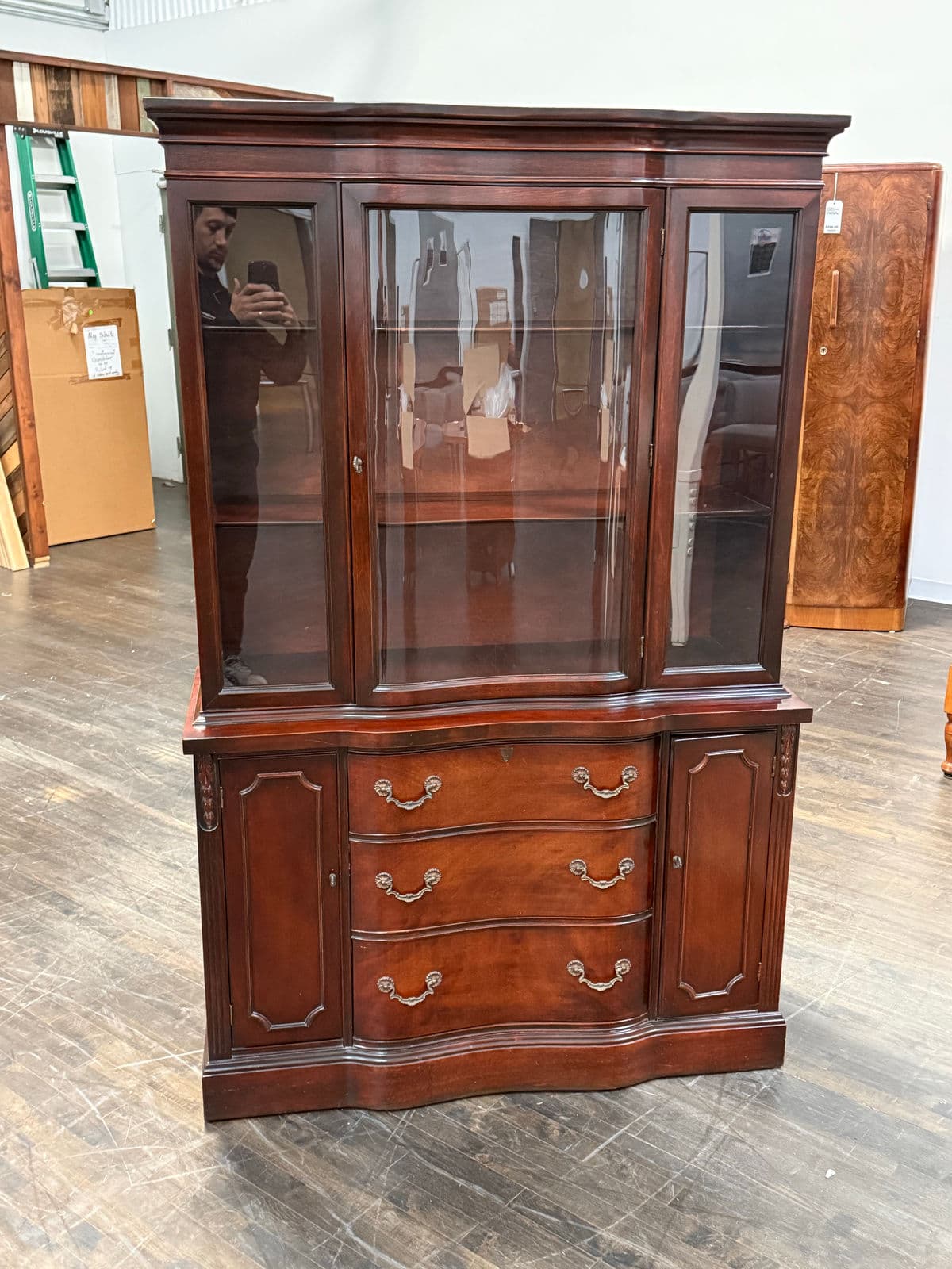 Late 20th Century Mahogany China Cabinet - Thumbnail 3