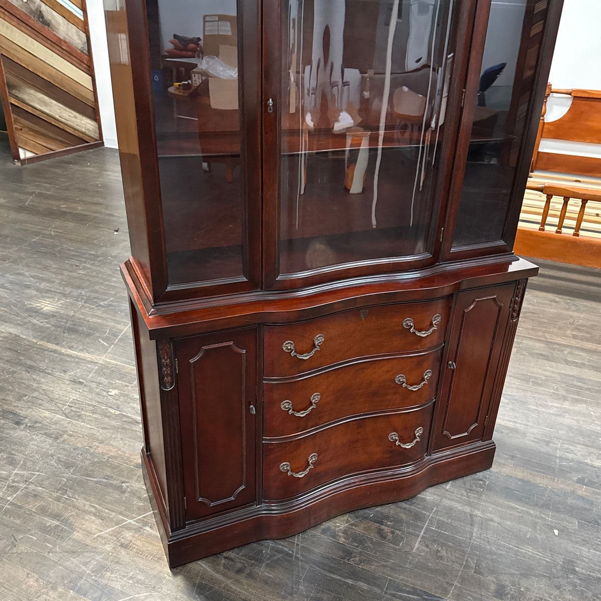 Late 20th Century Mahogany China Cabinet - Thumbnail 13
