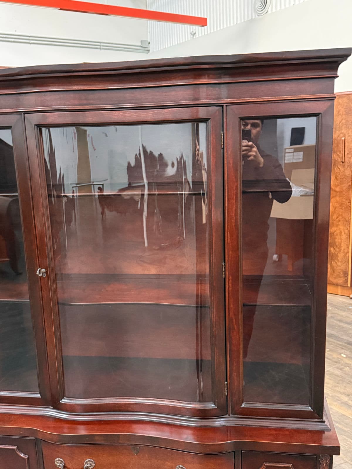 Late 20th Century Mahogany China Cabinet - Thumbnail 6