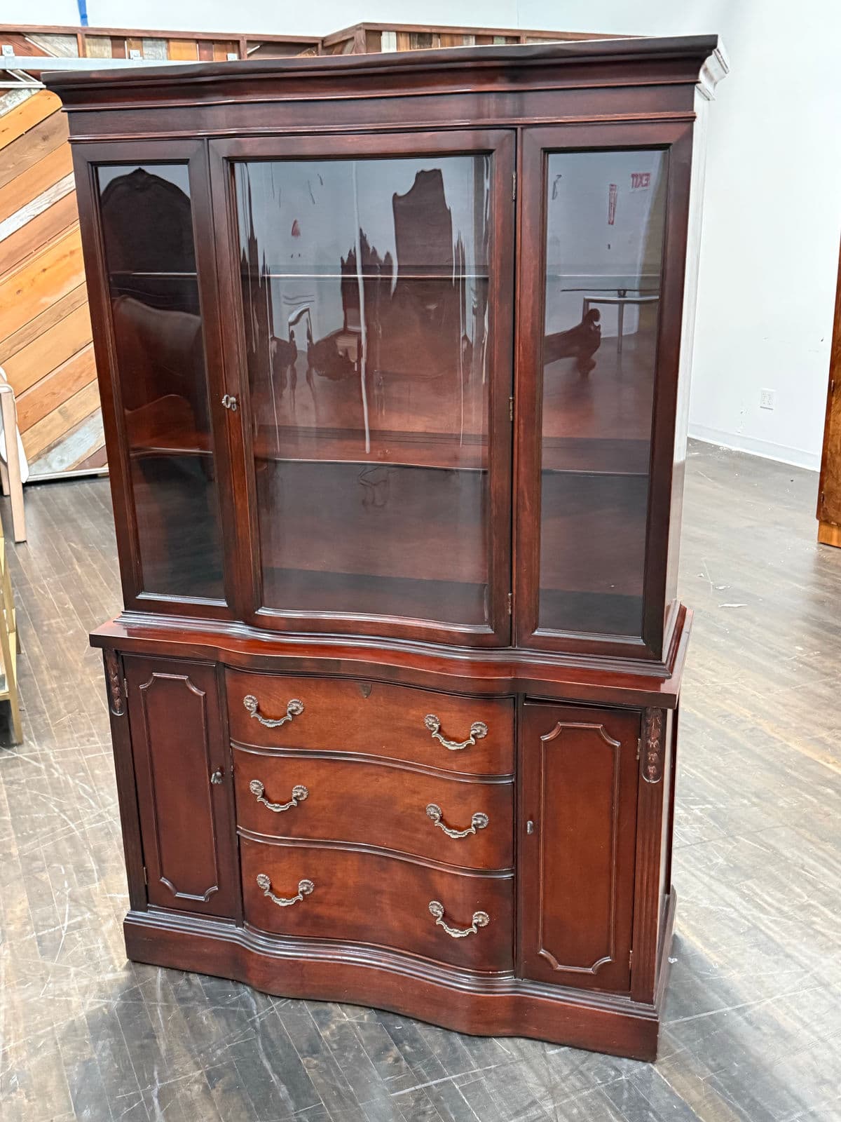 Late 20th Century Mahogany China Cabinet - Thumbnail 12