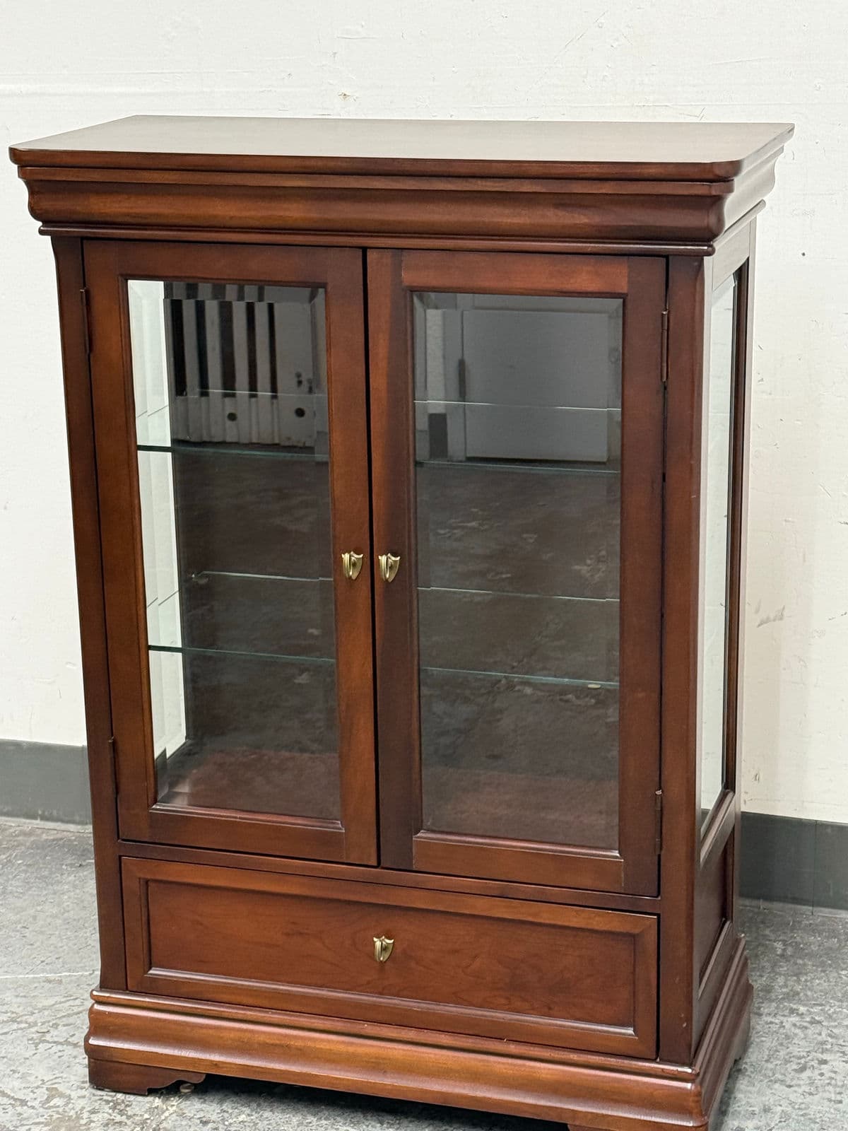 Shenandoah Valley Furniture Company Curio Cabinet - Thumbnail 9