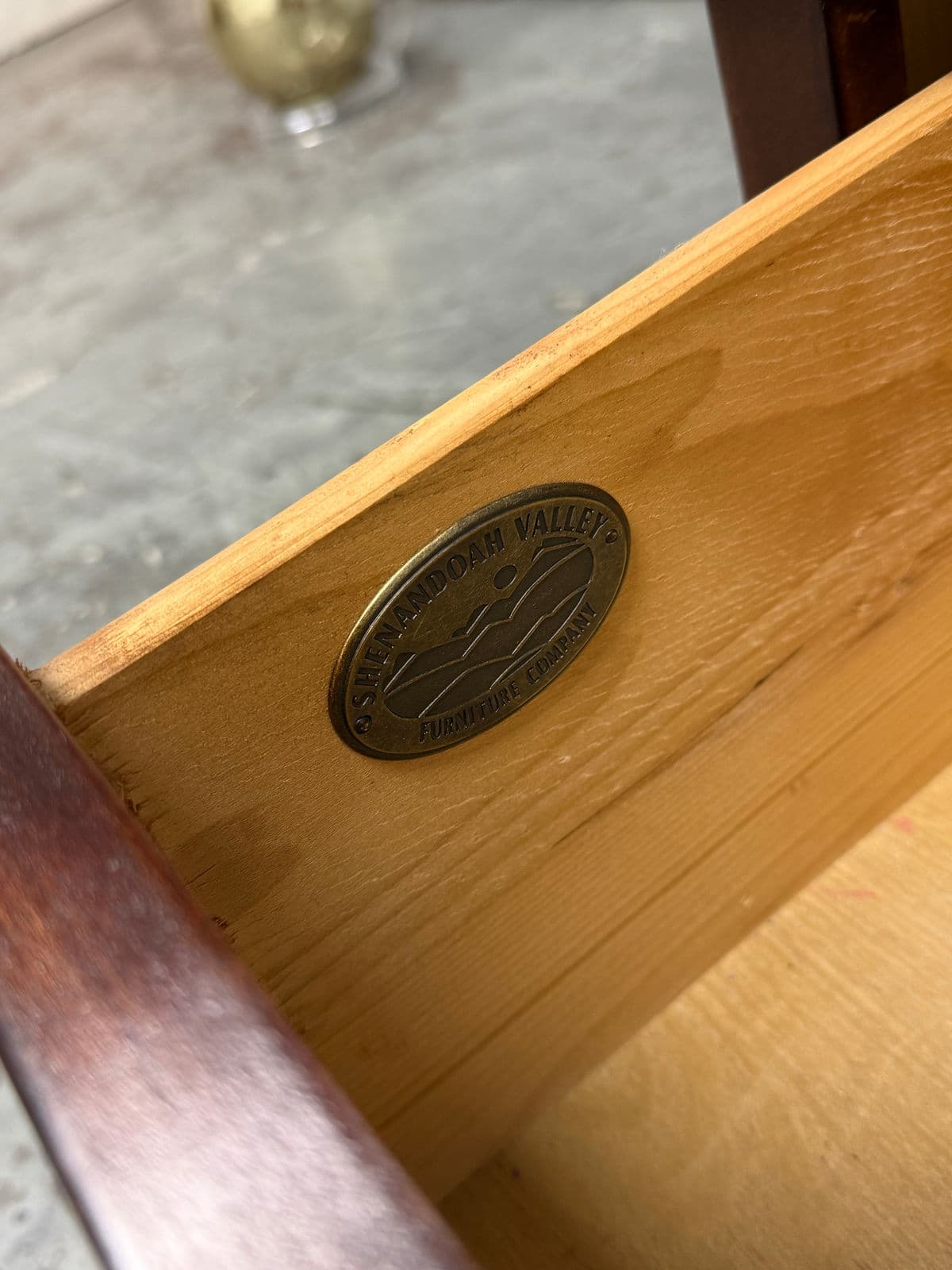 Shenandoah Valley Furniture Company Curio Cabinet - Thumbnail 7