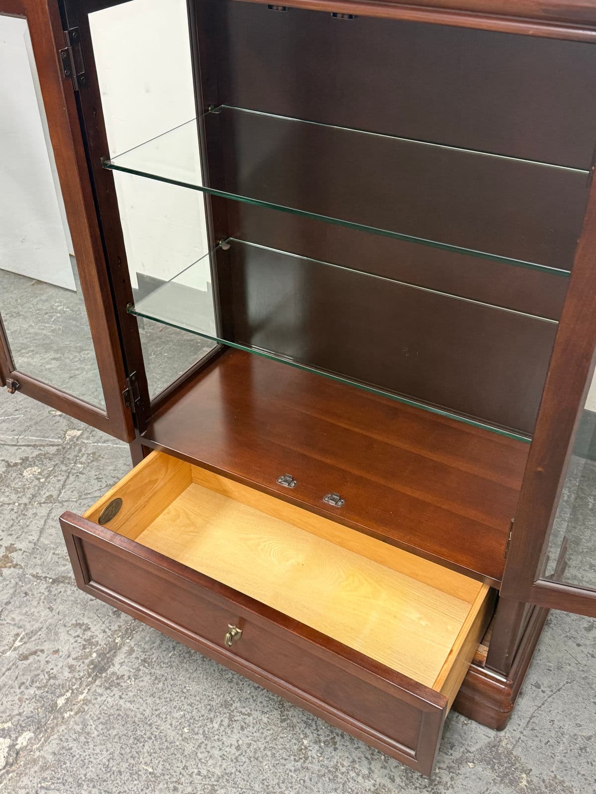 Shenandoah Valley Furniture Company Curio Cabinet - Thumbnail 8