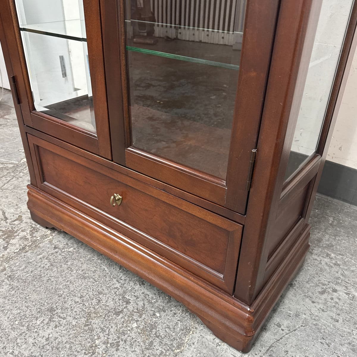 Shenandoah Valley Furniture Company Curio Cabinet - Thumbnail 11