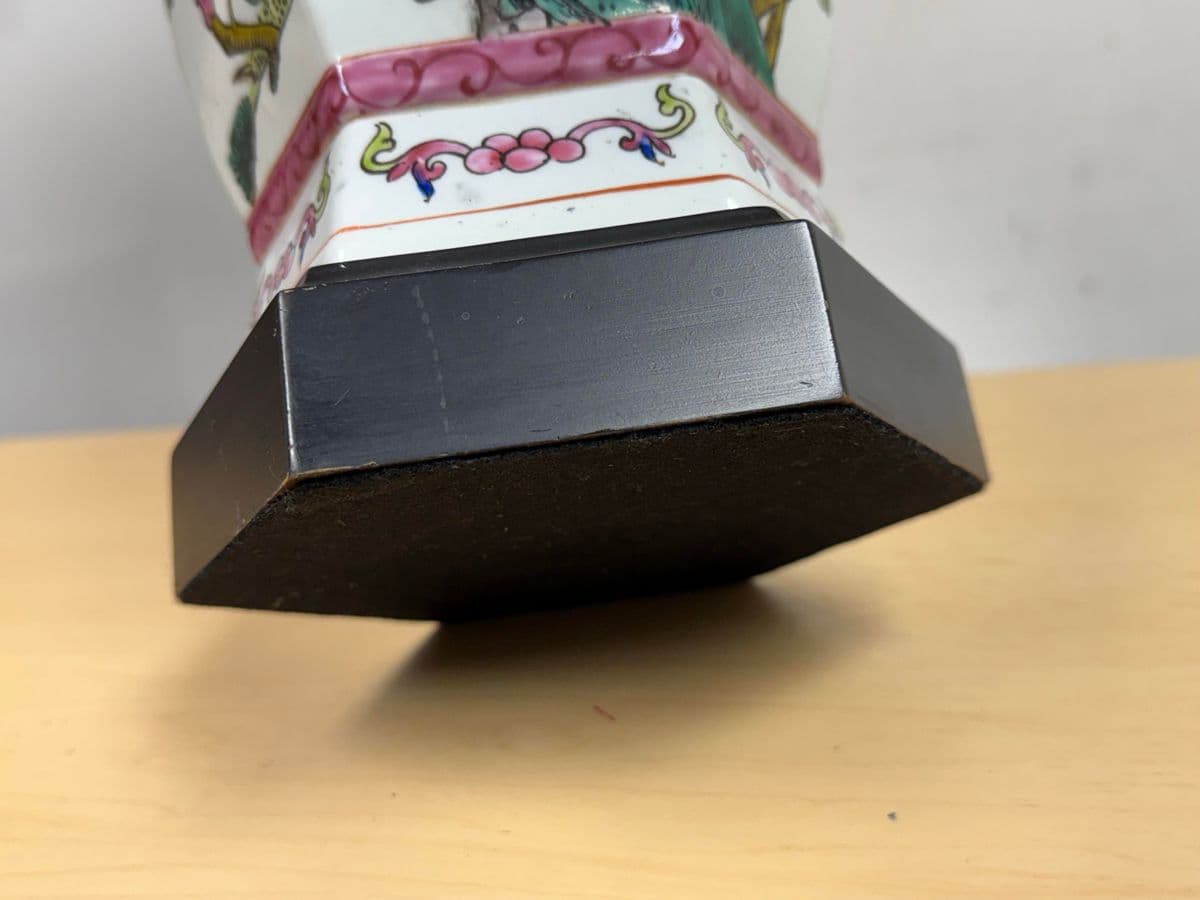 Chinese Famille Rose Table Lamp With Pleated Shade - Thumbnail 13