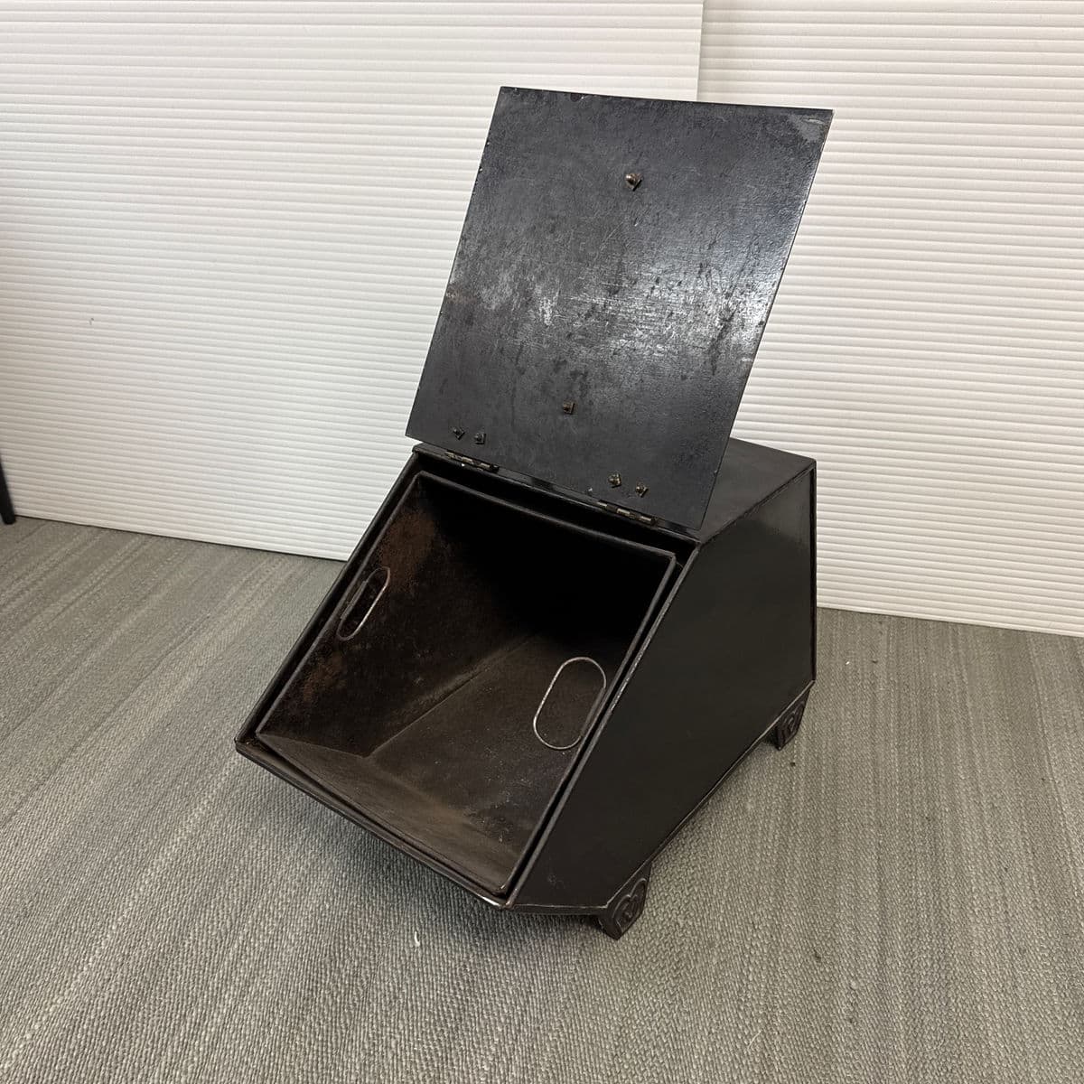 Antique Victorian Coal Scuttle or Hod - Thumbnail 3