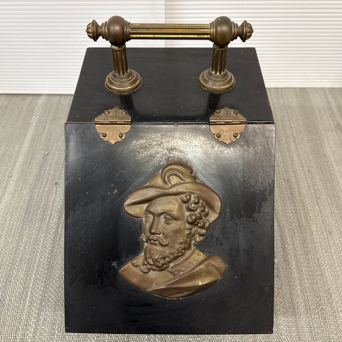 Antique Victorian Coal Scuttle or Hod - Thumbnail 6