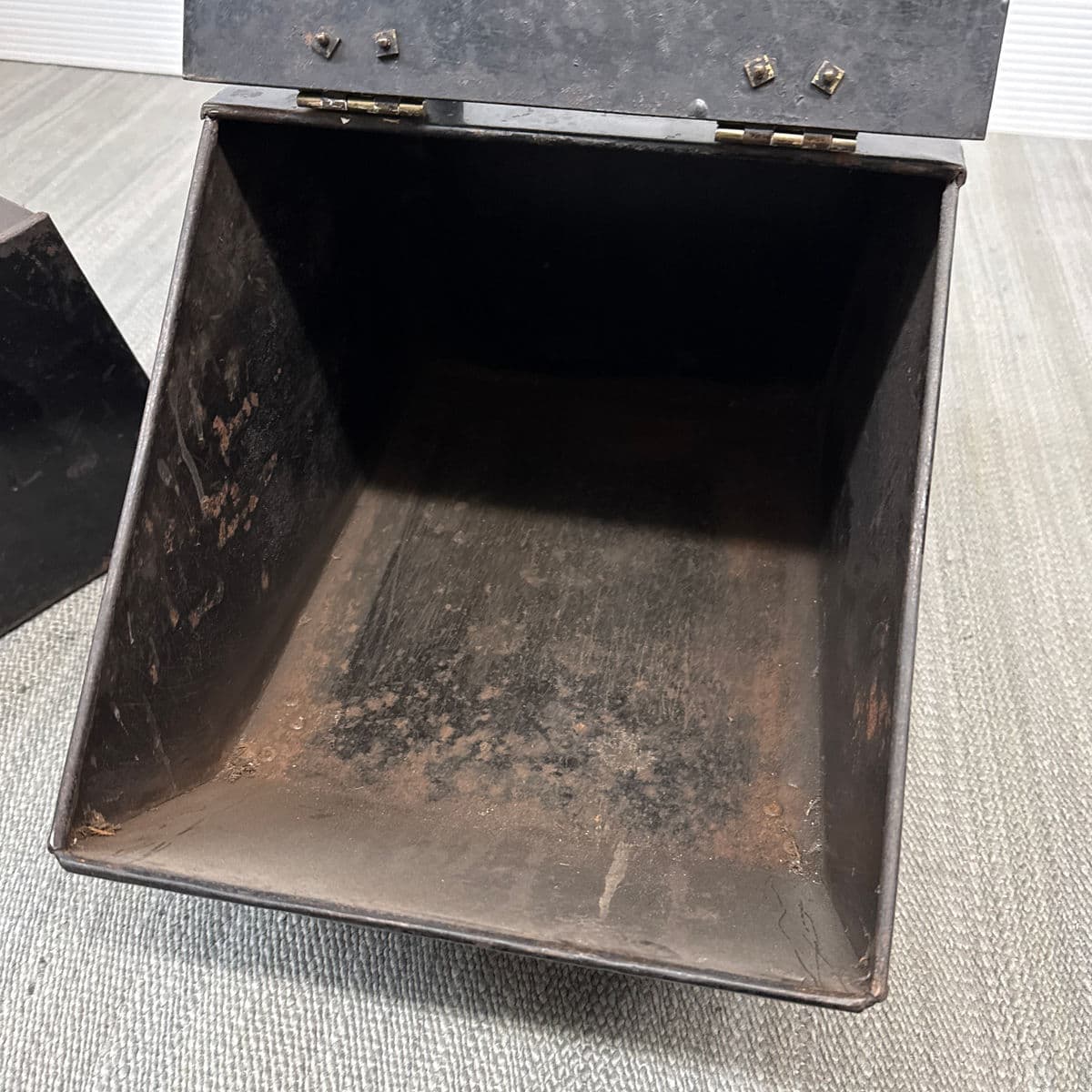 Antique Victorian Coal Scuttle or Hod - Thumbnail 10