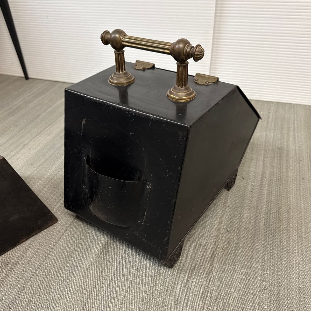 Antique Victorian Coal Scuttle or Hod - Thumbnail 12