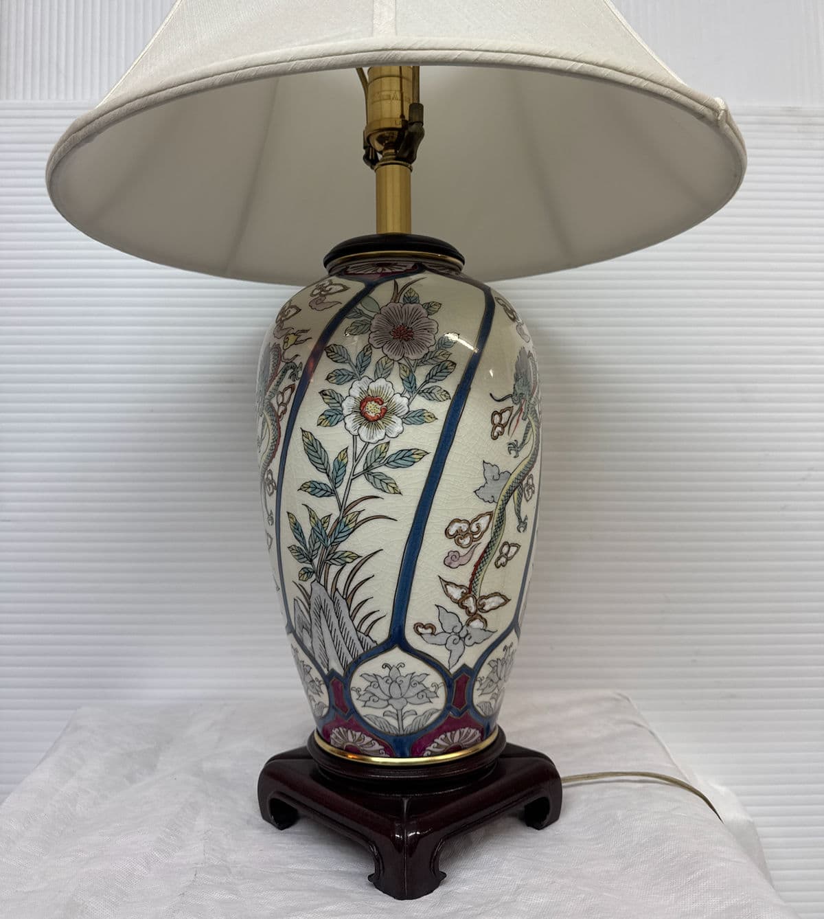 Ethan Allen Chinoiserie Ceramic Table Lamp - Thumbnail 12