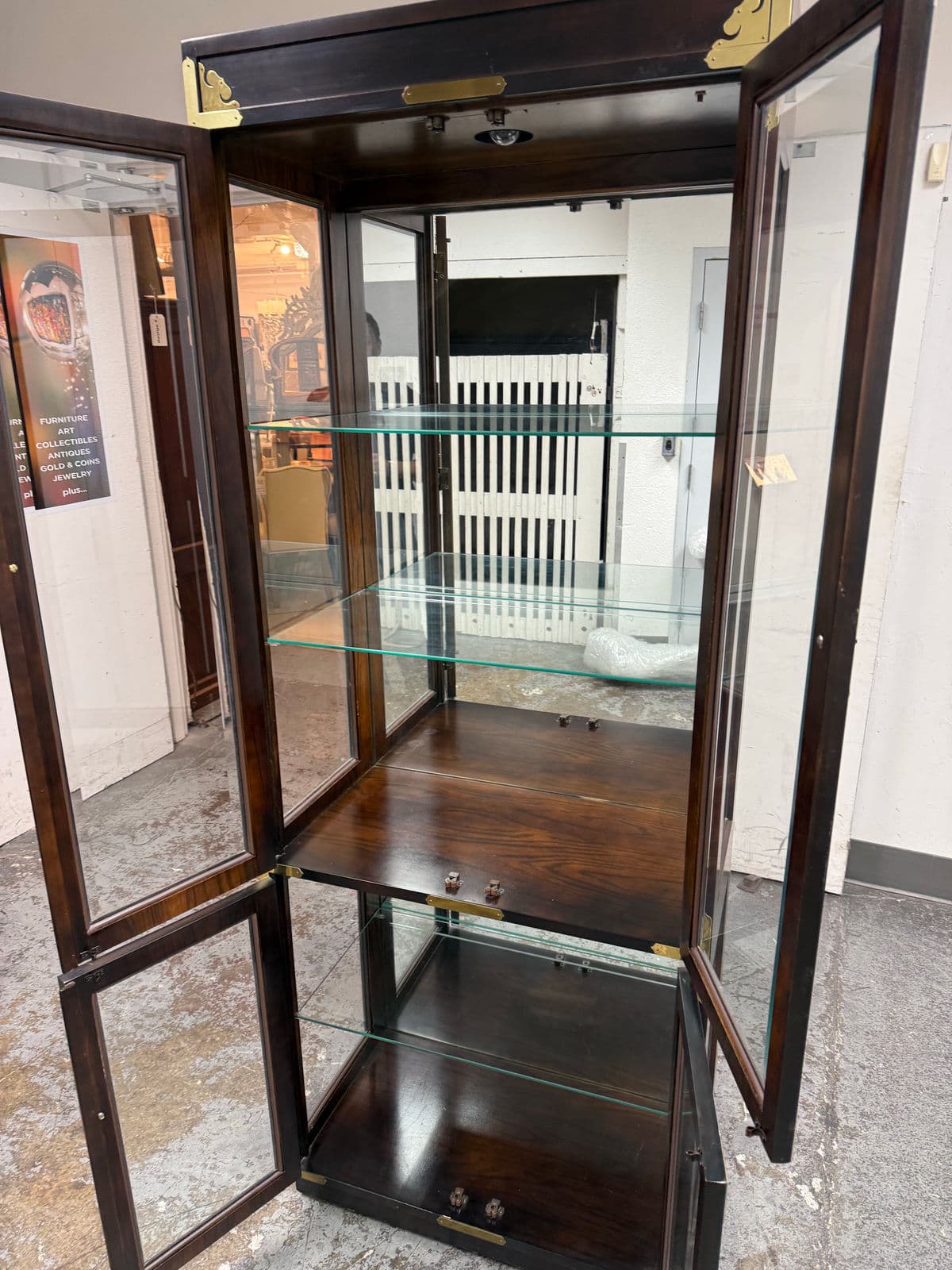 Late 20th Century Chinoiserie Curio/Display Case - Thumbnail 10