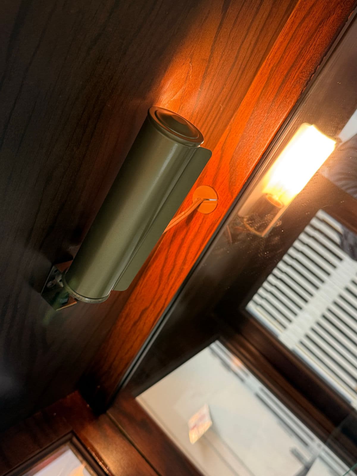 Late 20th Century Chinoiserie Curio/Display Case - Thumbnail 13