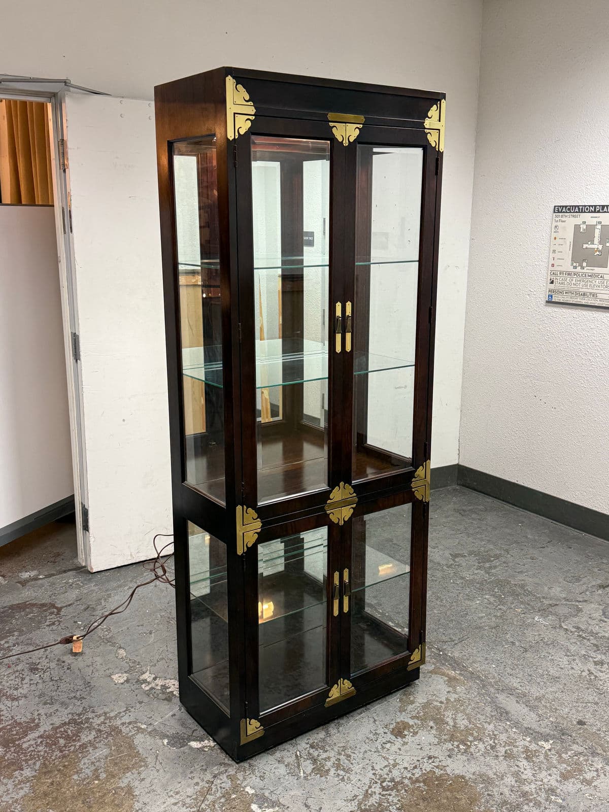 Late 20th Century Chinoiserie Curio/Display Case - Thumbnail 7