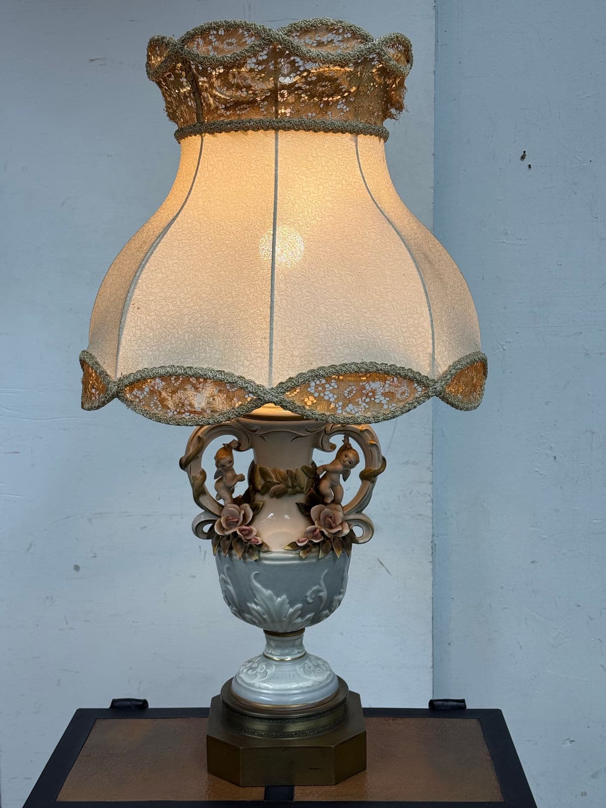 Early 20th Century Italian Capodimonte Style Table Lamp With Original Lamp Shade - Thumbnail 4