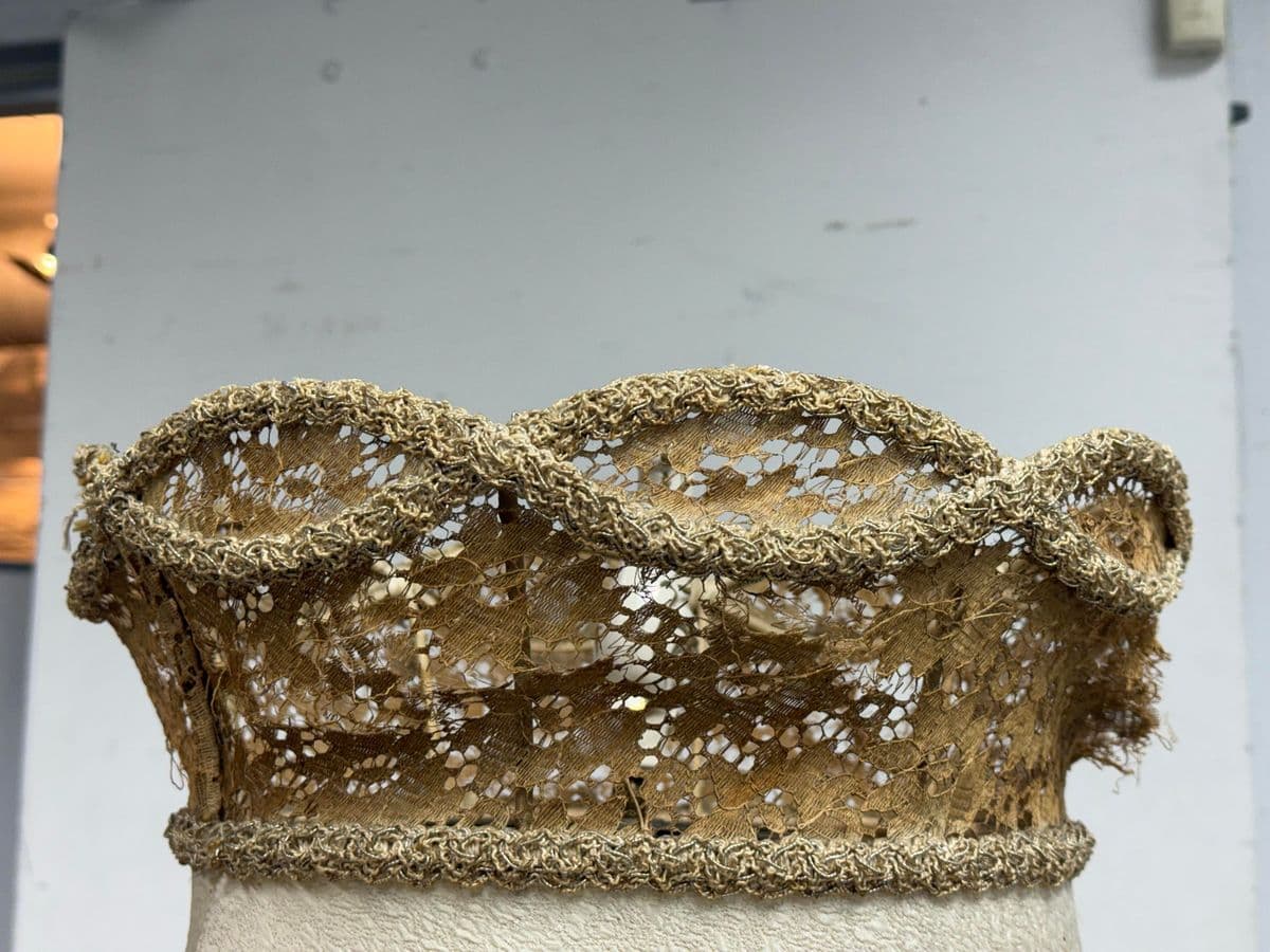 Early 20th Century Italian Capodimonte Style Table Lamp With Original Lamp Shade - Thumbnail 7