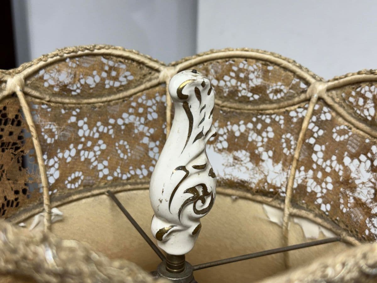 Early 20th Century Italian Capodimonte Style Table Lamp With Original Lamp Shade - Thumbnail 5