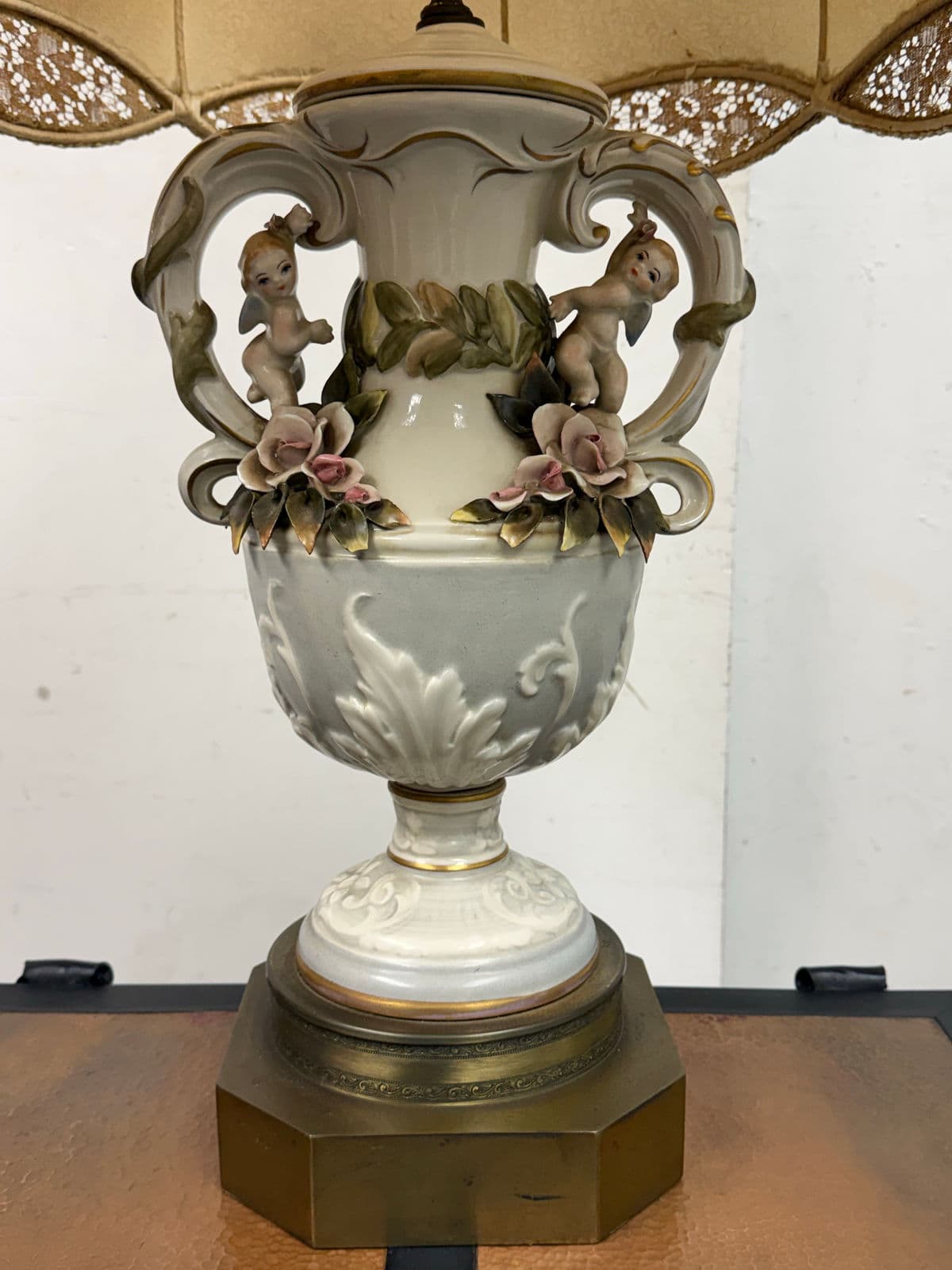 Early 20th Century Italian Capodimonte Style Table Lamp With Original Lamp Shade - Thumbnail 8