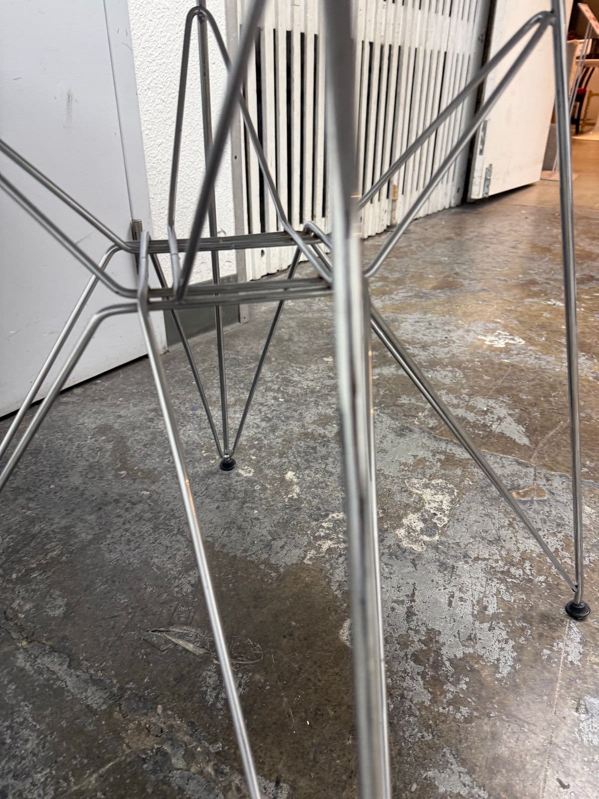 Mid Century Modern Round Dining Table - Thumbnail 4