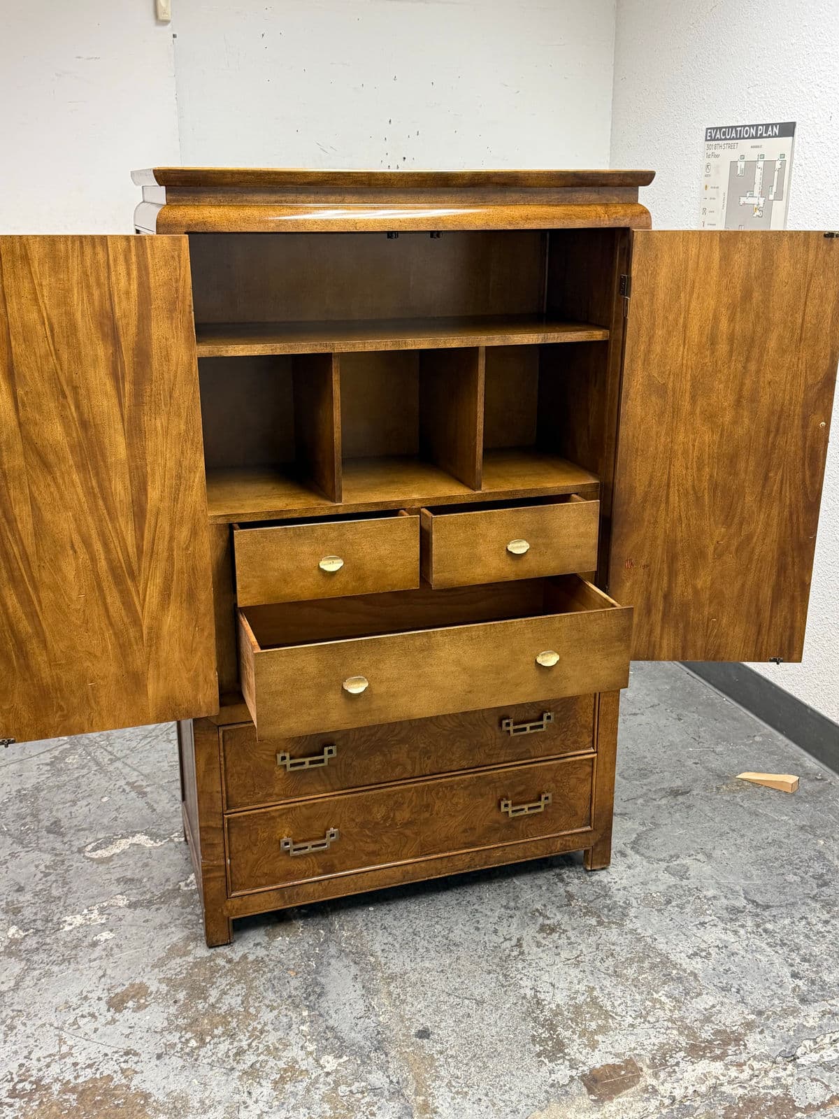 Circa 1970's Raymond Sobota for Century Furniture Chin Hua Collection Asian Chinoiserie Gentleman's Chest - Thumbnail 11