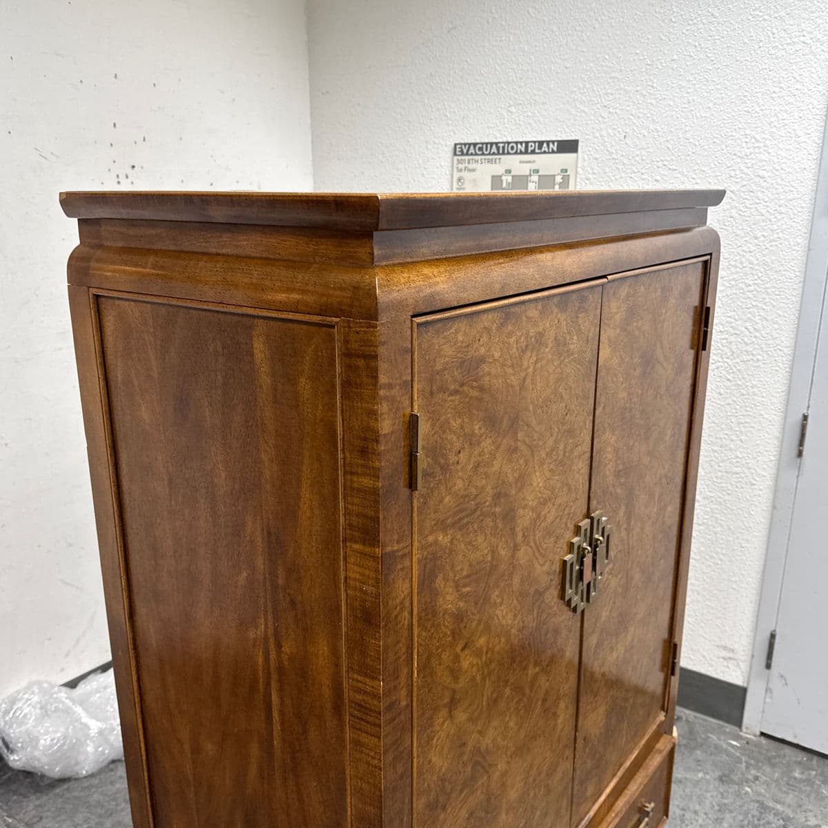 Circa 1970's Raymond Sobota for Century Furniture Chin Hua Collection Asian Chinoiserie Gentleman's Chest - Thumbnail 13