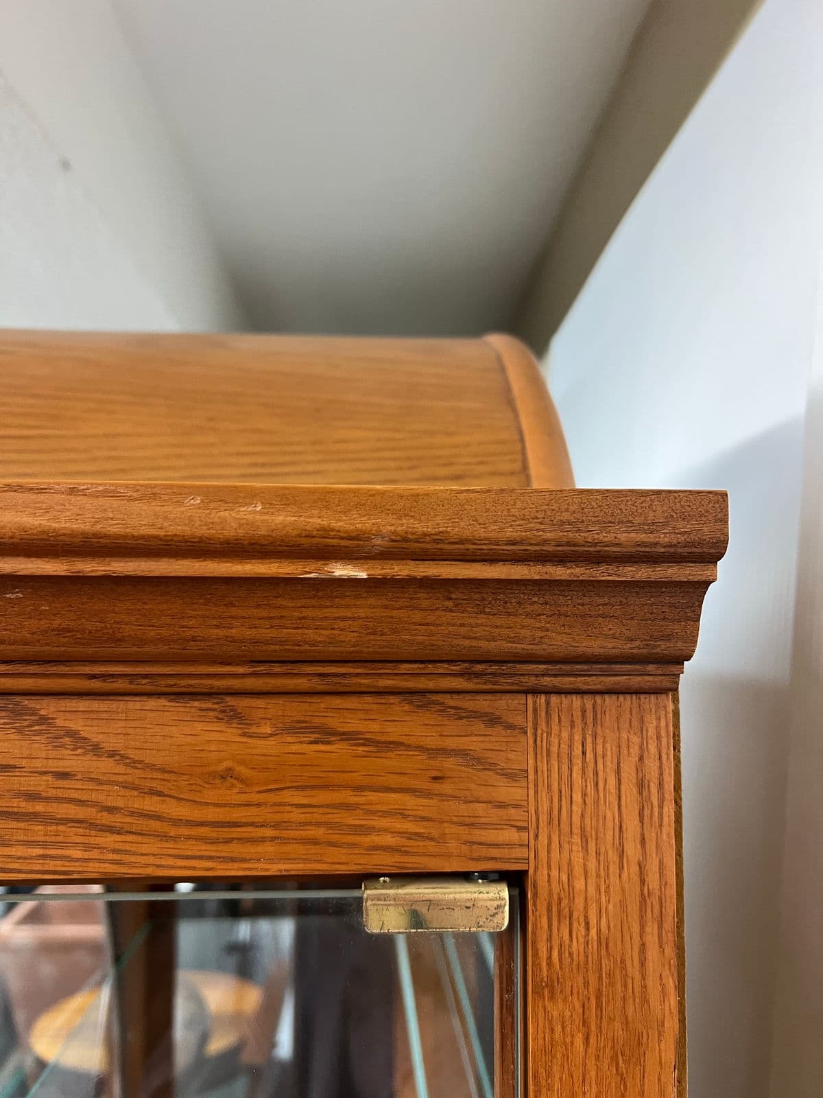 Pulaski Furniture English Oak Lighted Curio Cabinet - Thumbnail 6