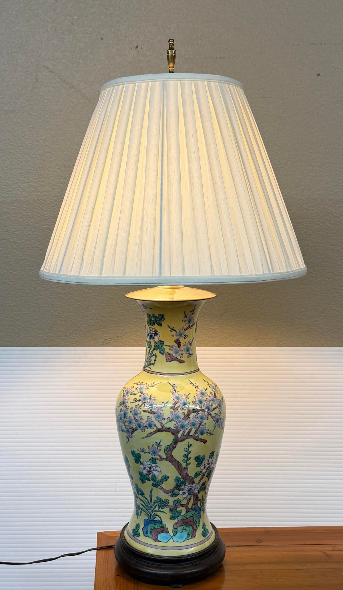 Vintage Chinoiserie Cherry Blossom Table Lamp - Thumbnail 3