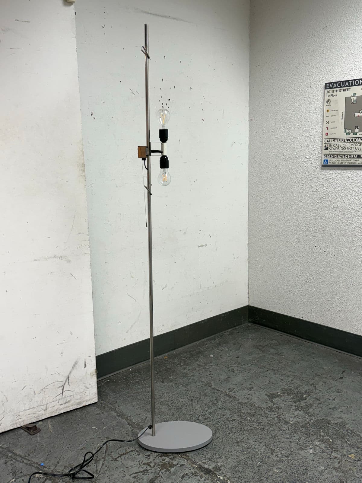 Arne Jacobsen for Santa & Cole Royal Floor Lamp - Thumbnail 8